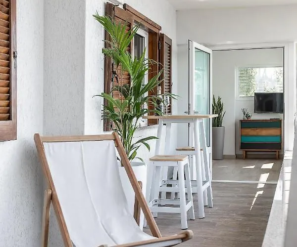 Varenna Hill Apartman *